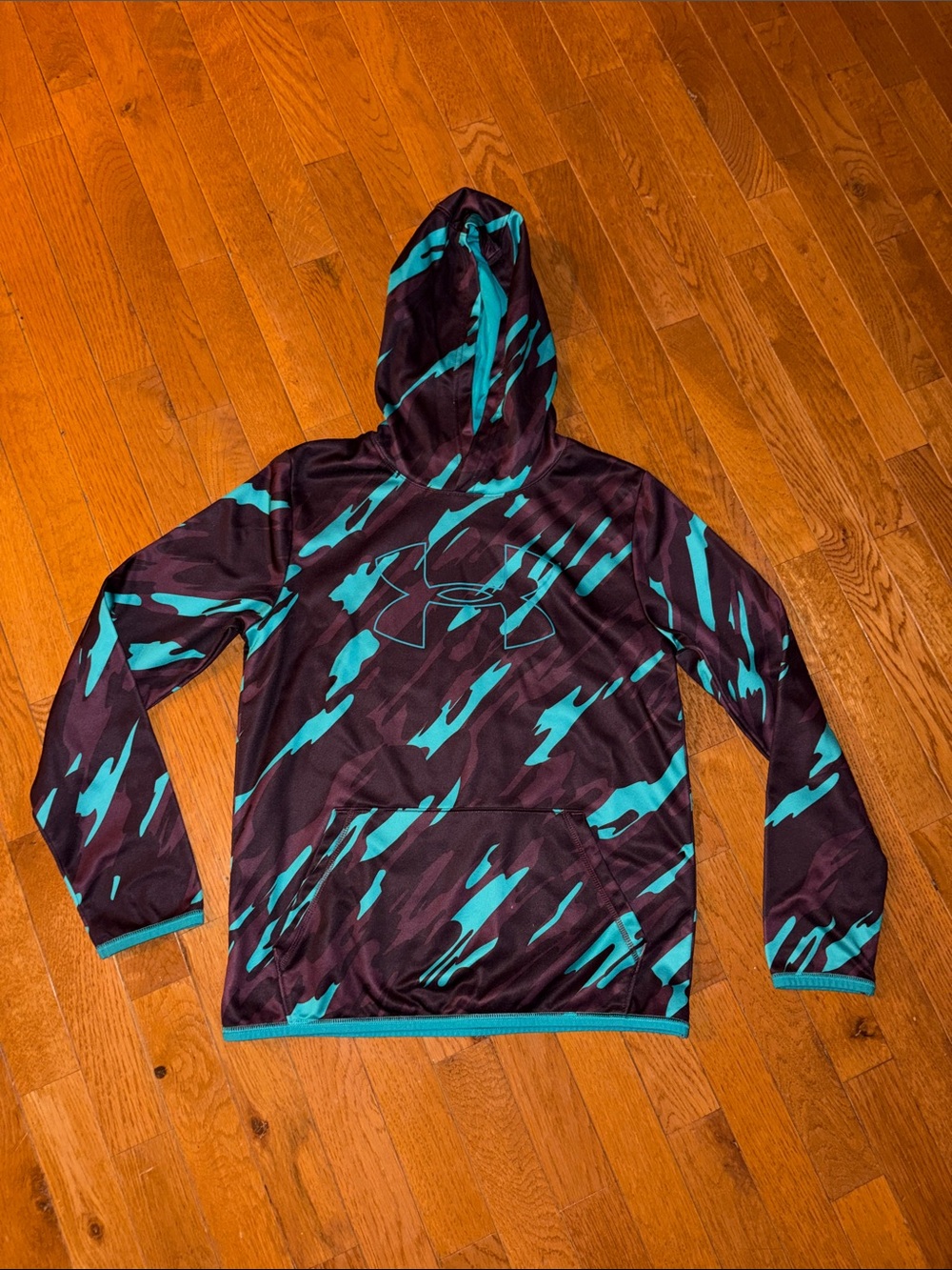 Under Armour Hoodie, coldgear, loose Graphic Camo size youth XL plum/teal